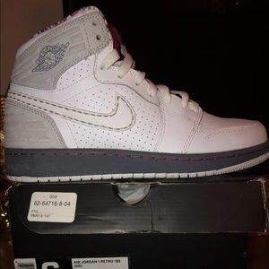 Retro Jordan 1 (Bugs Bunny)